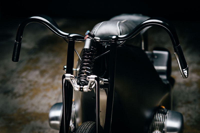 Illustration for article titled This Gorgeous Custom BMW Landspeeder Will Help You Forget It's Monday